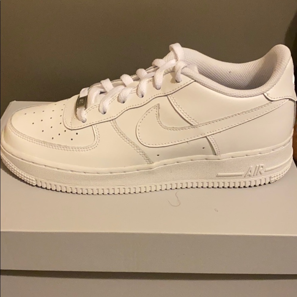 White Nike Airforce 1